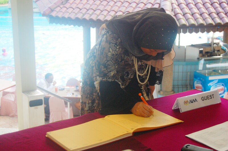 Dato Dr Marzalina signing in Dato Dr Marzalina signing in